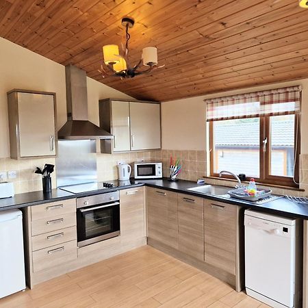 Lomond 5 With Private Hot Tub - Fife - Loch Leven - Lomond Hills - Pet Friendly Villa Kelty Екстериор снимка