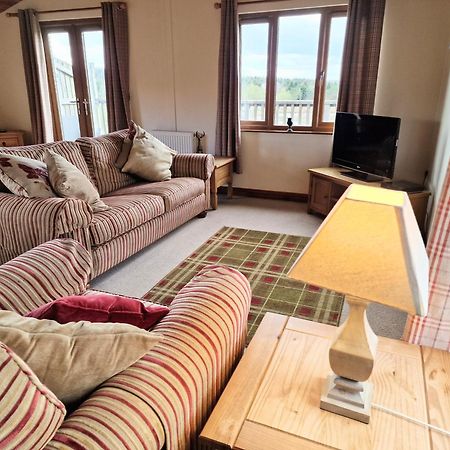 Lomond 5 With Private Hot Tub - Fife - Loch Leven - Lomond Hills - Pet Friendly Villa Kelty Екстериор снимка