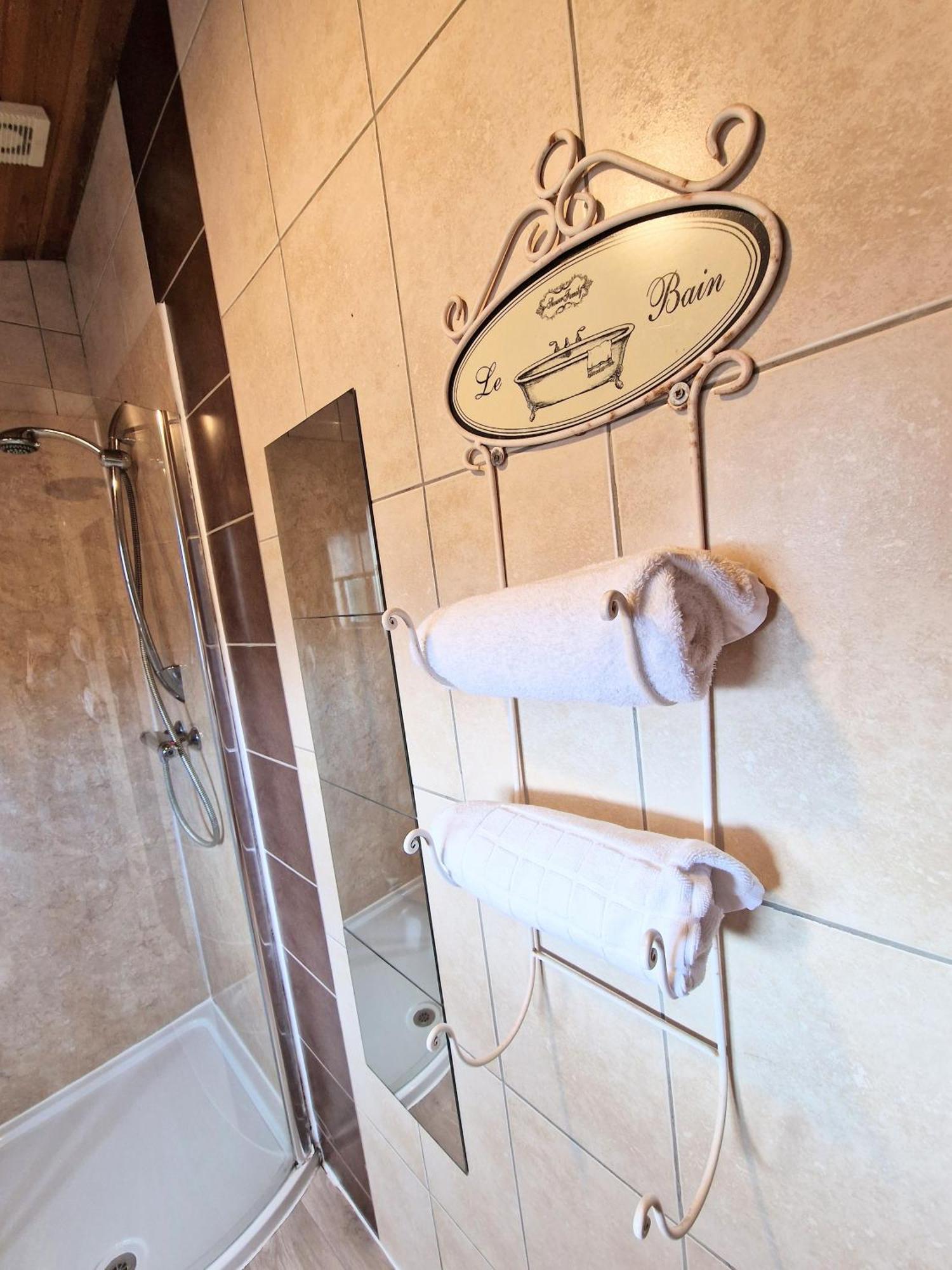 Lomond 5 With Private Hot Tub - Fife - Loch Leven - Lomond Hills - Pet Friendly Villa Kelty Екстериор снимка