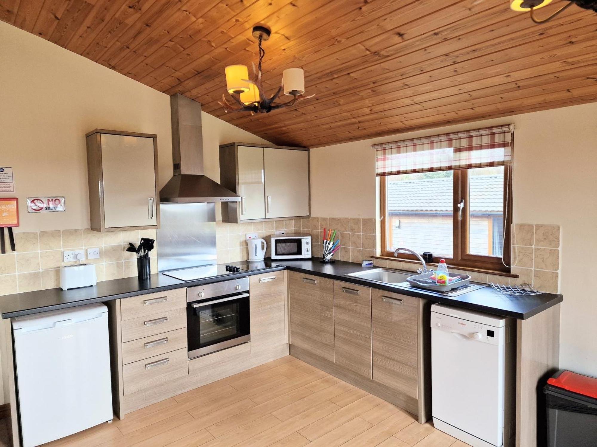 Lomond 5 With Private Hot Tub - Fife - Loch Leven - Lomond Hills - Pet Friendly Villa Kelty Екстериор снимка