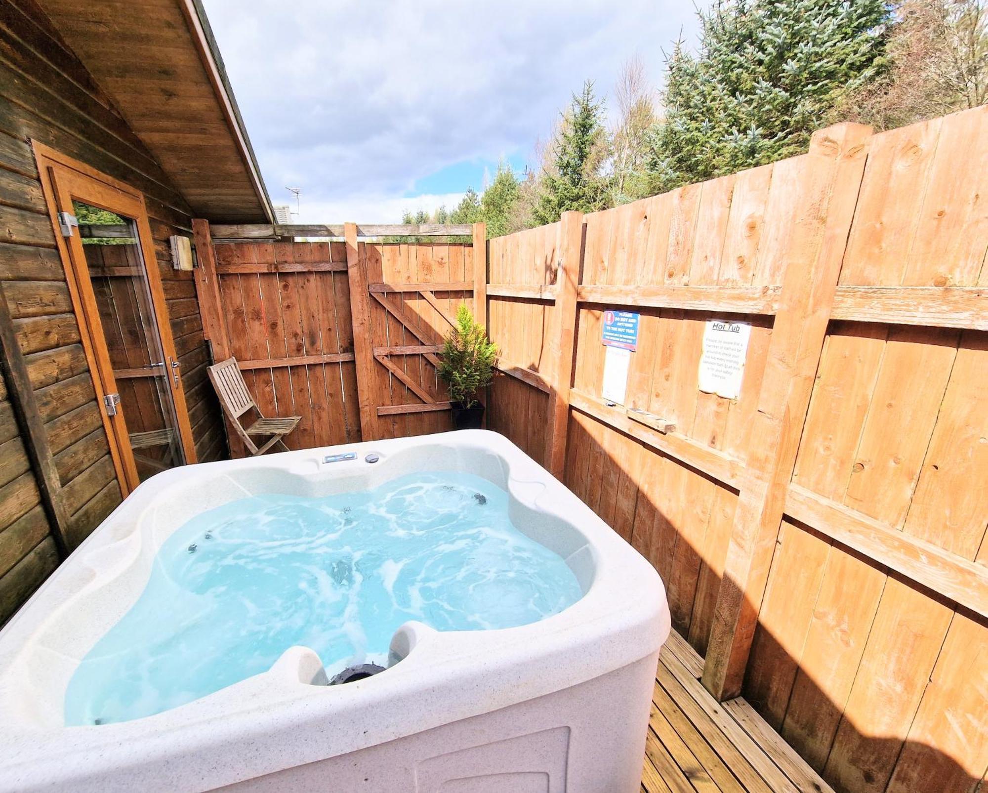 Lomond 5 With Private Hot Tub - Fife - Loch Leven - Lomond Hills - Pet Friendly Villa Kelty Екстериор снимка