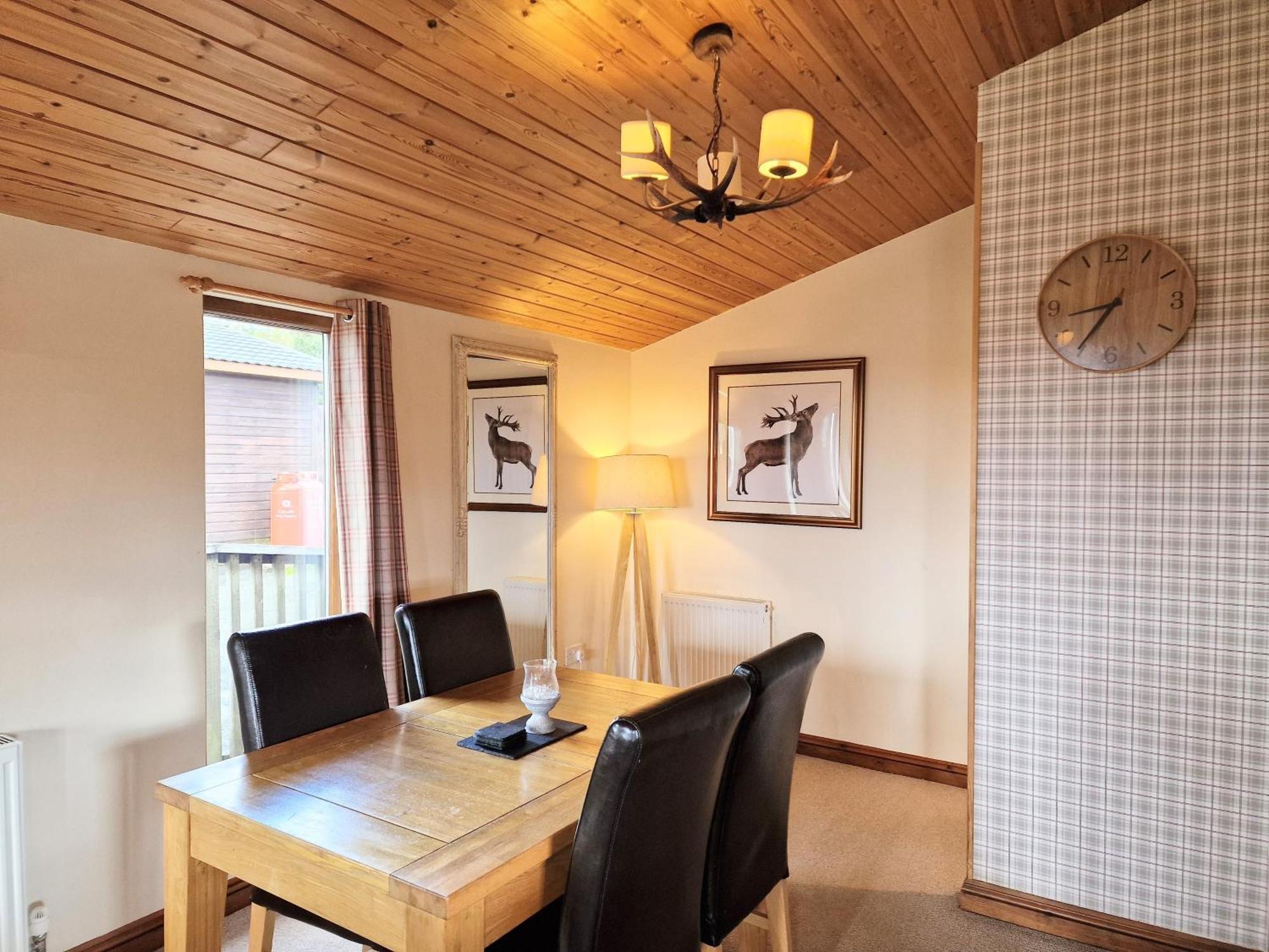 Lomond 5 With Private Hot Tub - Fife - Loch Leven - Lomond Hills - Pet Friendly Villa Kelty Екстериор снимка