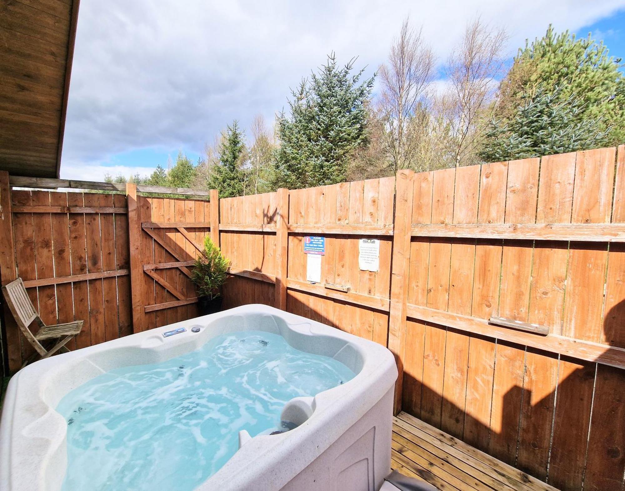 Lomond 5 With Private Hot Tub - Fife - Loch Leven - Lomond Hills - Pet Friendly Villa Kelty Екстериор снимка