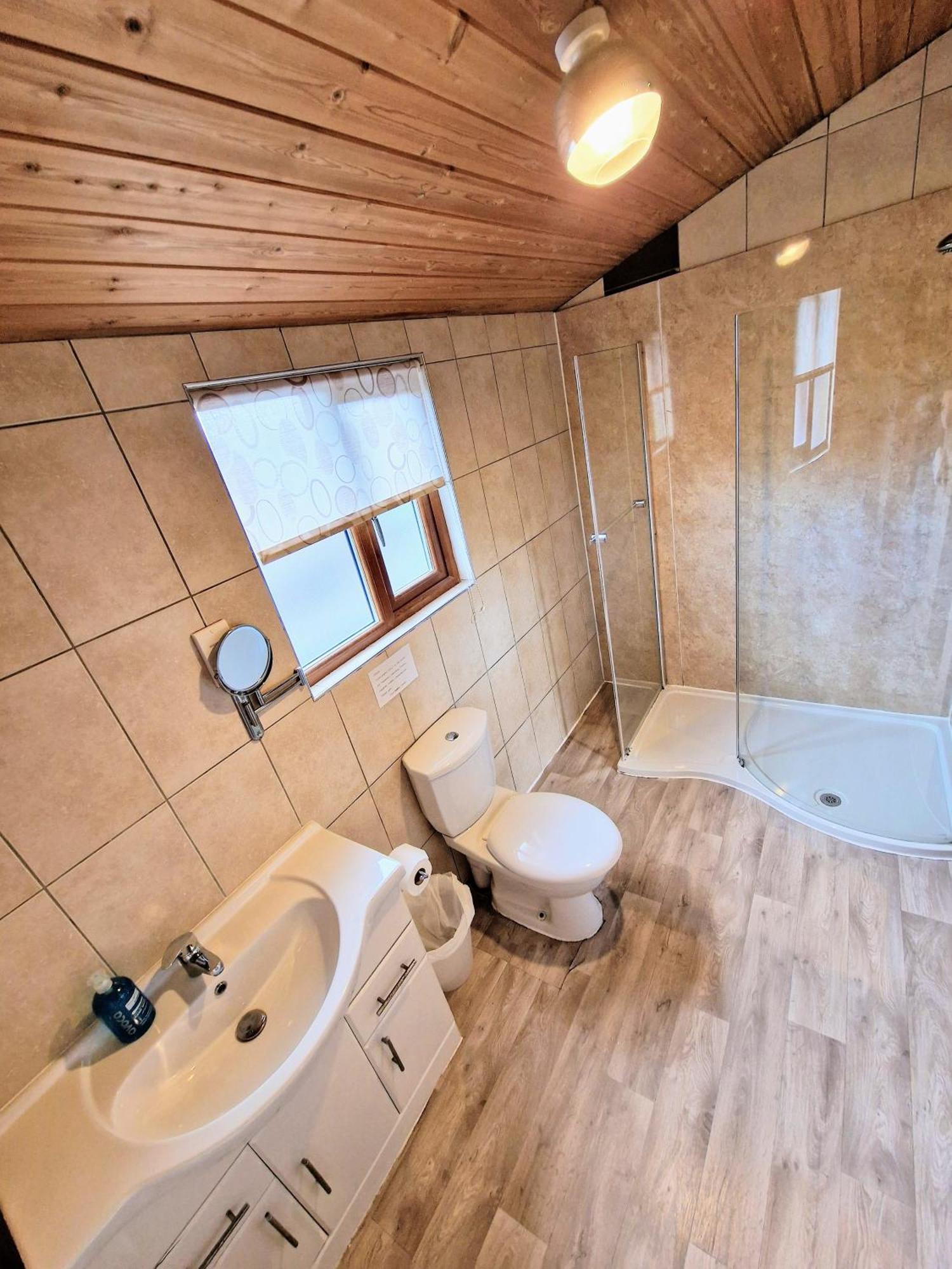 Lomond 5 With Private Hot Tub - Fife - Loch Leven - Lomond Hills - Pet Friendly Villa Kelty Екстериор снимка
